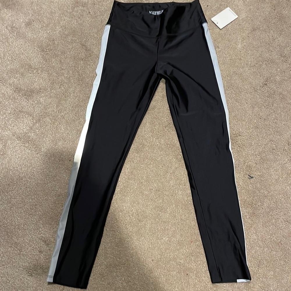 Katie J NYC medium reflective stripe leggings NWT ✨